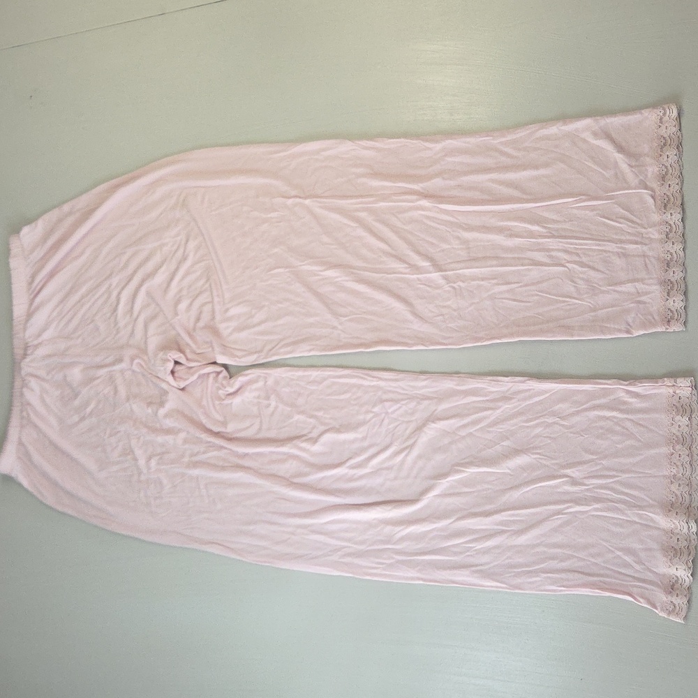 Barefoot Dreams Luxe Milk Jersey V-Neck Tee & Classic Pant Set - Picture 9 of 15